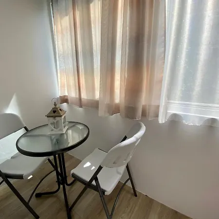 Apartman Away - Chic And Cozy *