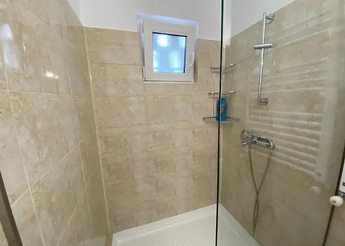 Away - Chic And Cozy * Konstanca