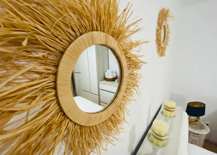 Away - Chic And Cozy Konstanca