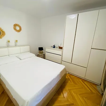 Away - Chic And Cozy * Constanta